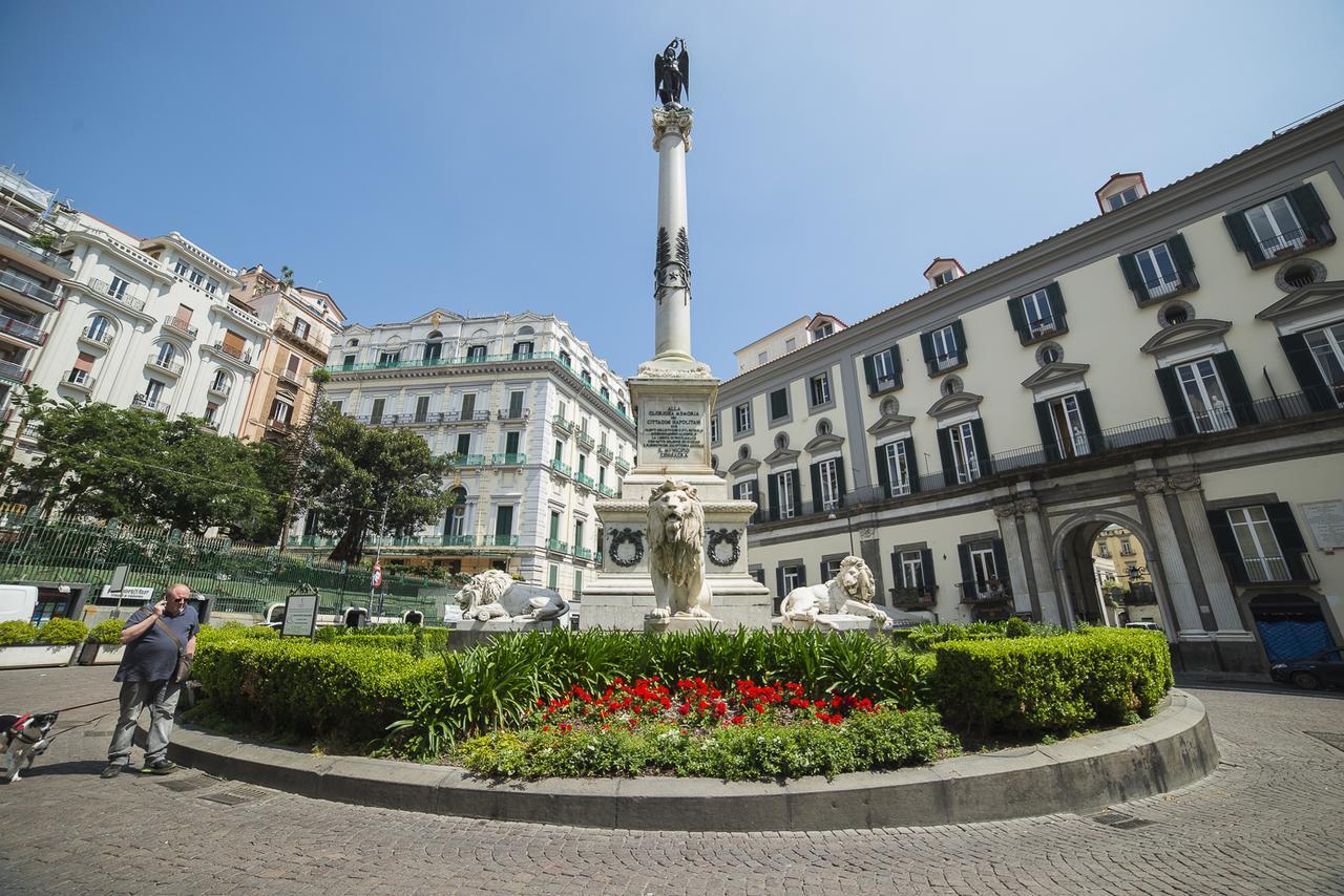 לינה וארוחת בוקר נאפולי Le Stanze Di Piazza Dei Martiri מראה חיצוני תמונה